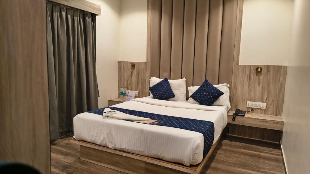 Hotel Amar Residency Near Kokilaben hospital در بمبئی