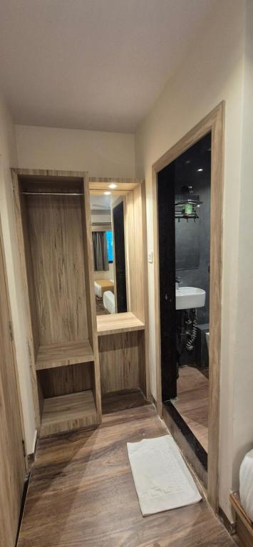 امکانات Hotel Amar Residency Near Kokilaben hospital - تصویر ۴