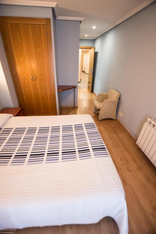 Postel nebo postele na pokoji v ubytování Hotel El Roble