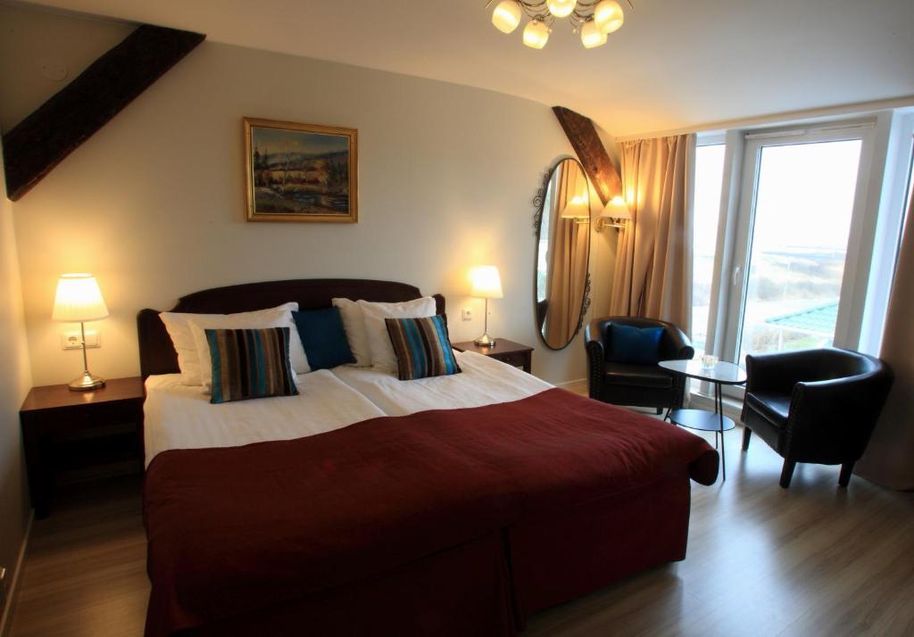 Postel nebo postele na pokoji v ubytování Vejby Strand Hotel