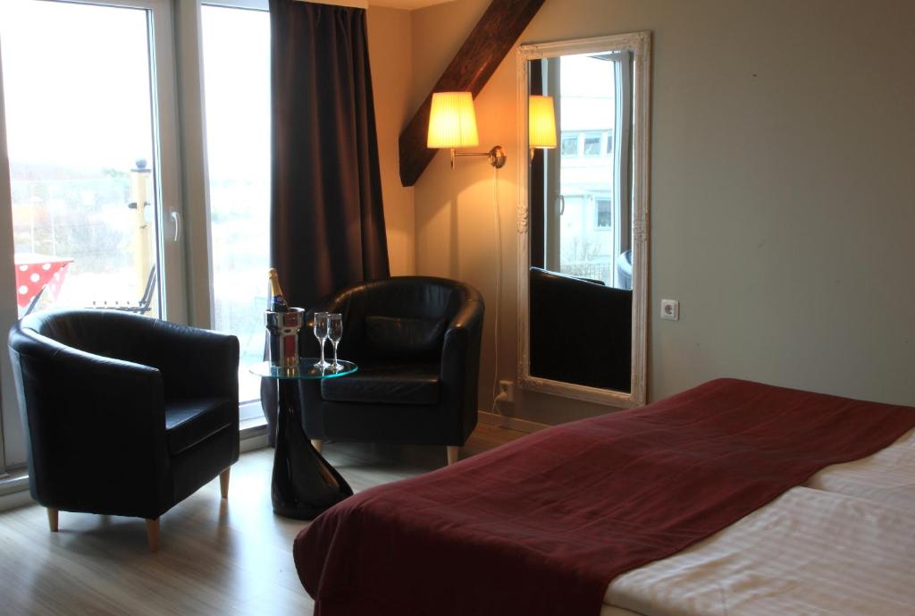 Postel nebo postele na pokoji v ubytování Vejby Strand Hotel