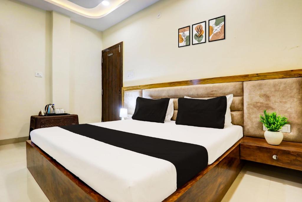 a bedroom with a large bed in a room at SPOT ON Hotel Shree Ji in Indore
