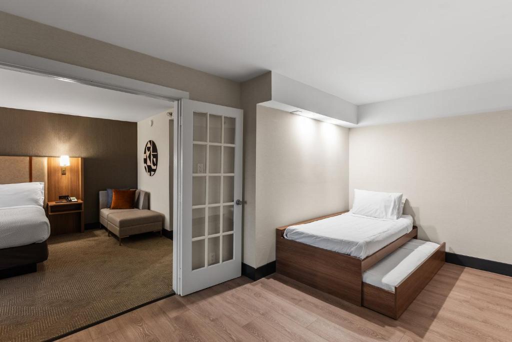 Holiday Inn Niagara Falls State Park Entry, an IHG Hotel - 