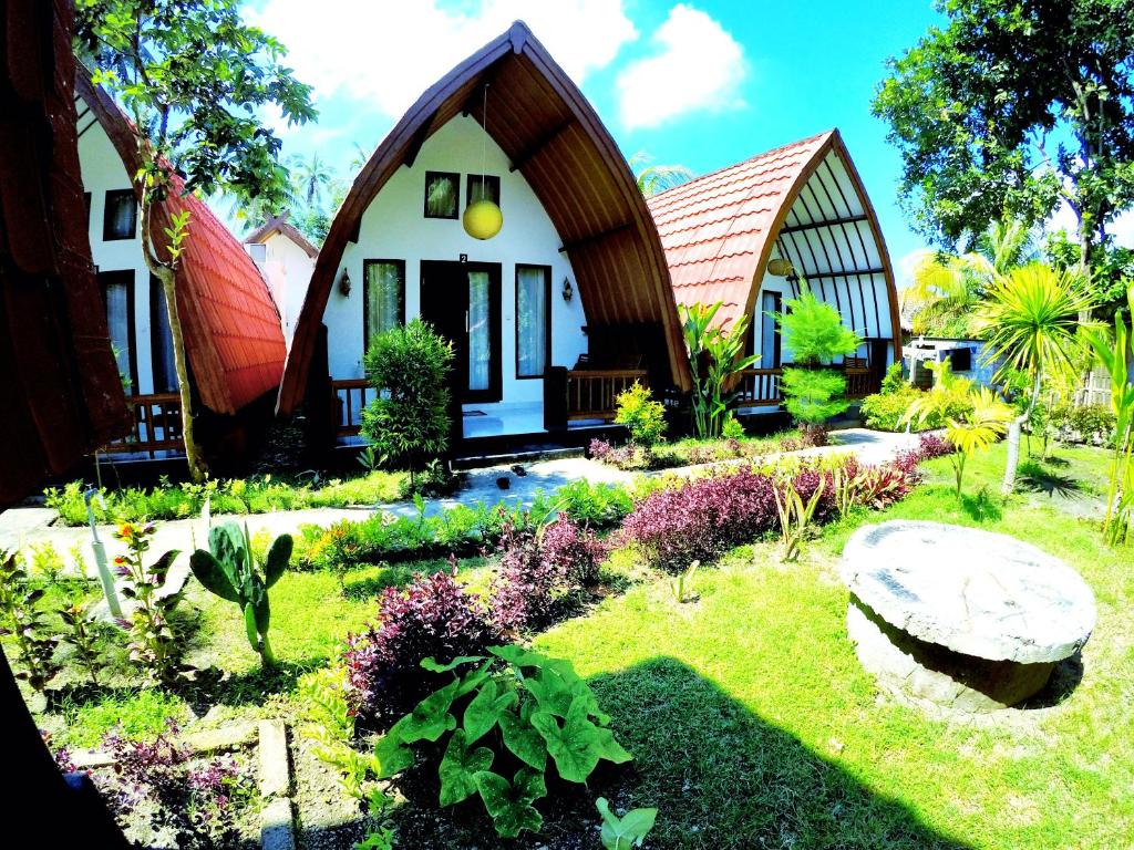 Zahrada ubytování Gili Air Santay 2