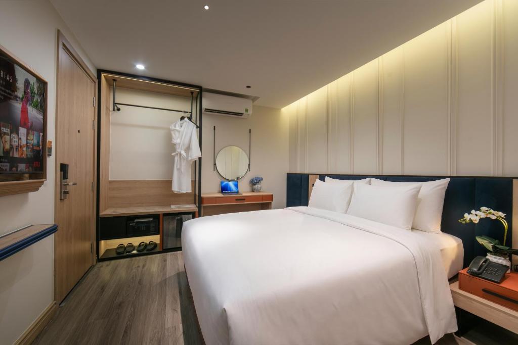 MAY DE VILLE Prestige Hotel photo 3
