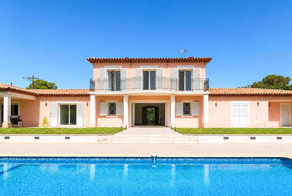 Modern Villa in a Quiet Location