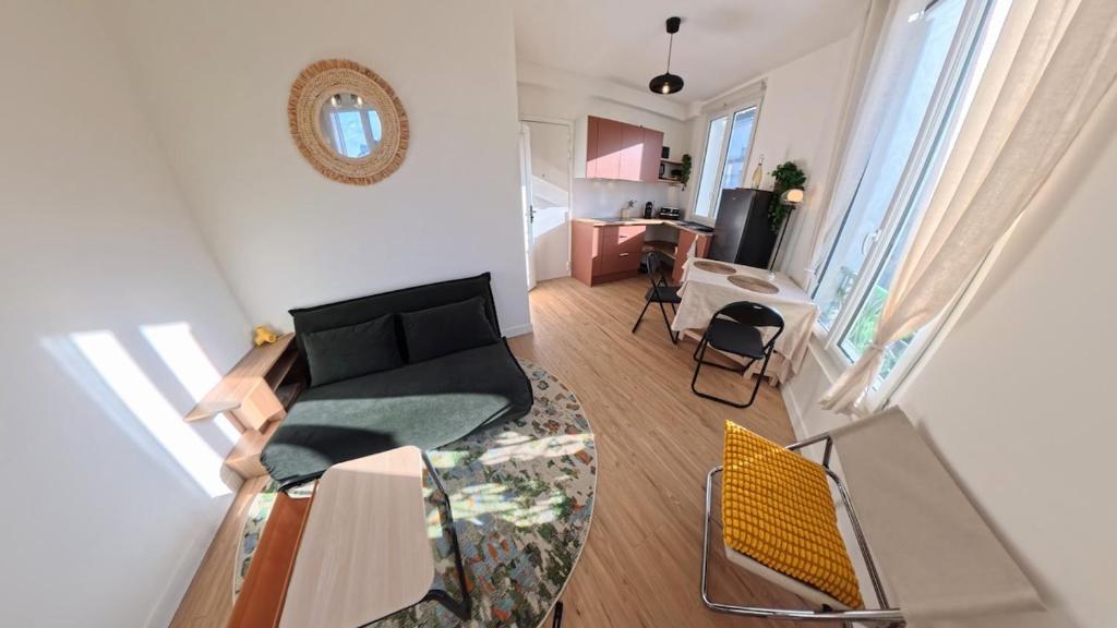 New bright two-room apartment, Buttes-Chaumont & Canal l'Ourcq