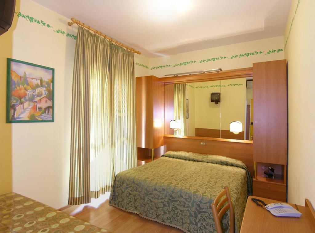 Postel nebo postele na pokoji v ubytování Hotel Germania