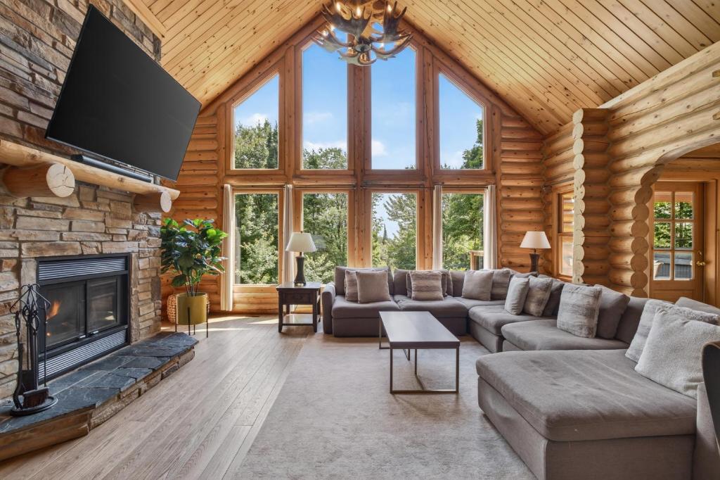 a living room with a couch and a fireplace at Fiddler Lake Resort - Elk 96 in Mille-Isles