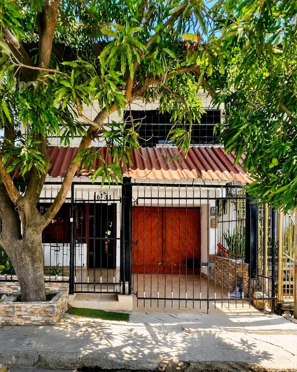 a gate in front of a building with a tree at Casa Wilson in Cartagena de Indias
