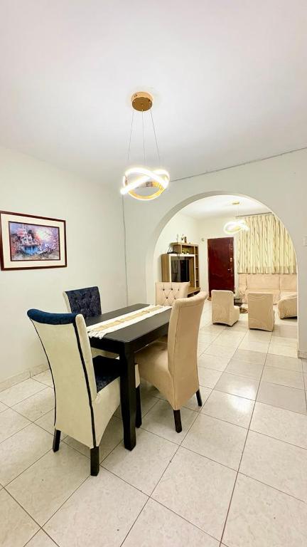 a dining room with a table and chairs at CIX HOUSE, Casa completa de 3 pisos in Chiclayo