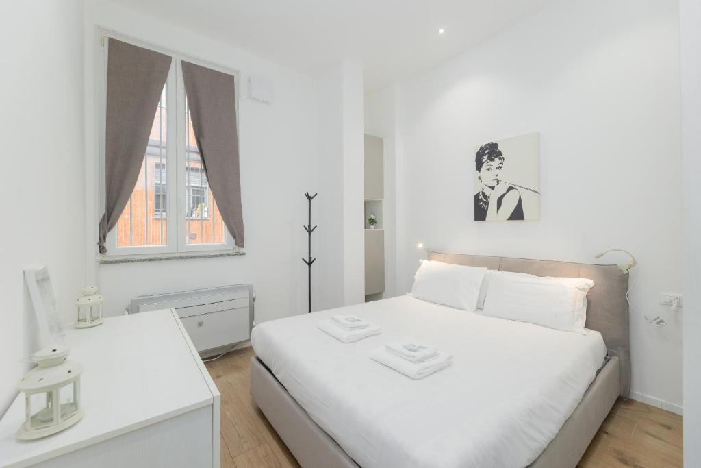 Bocconi White Apartment