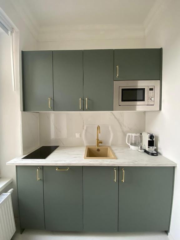 Bright & Cozy Apartment - 15 min from City Center