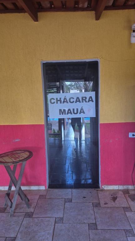 a door to a building with a sign on it at Chacara Maua Eventos in Planaltina
