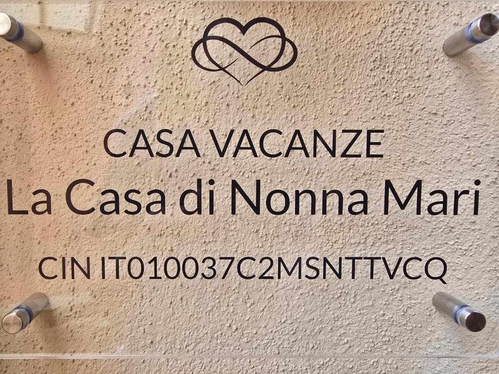 a sign that says casa valanca la caza at nomma mar at La Casa di Nonna Mari in Moneglia