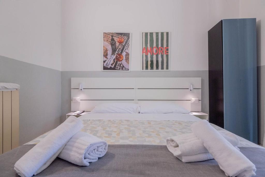 Krevet ili kreveti u jedinici u objektu Affittacamere Limin - Smart Stay - Private Bathroom - near Malpensa , Milano , Rho Fiera