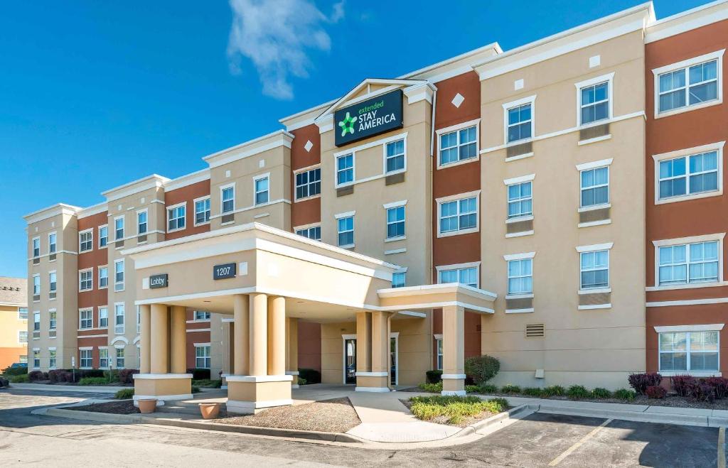 an exterior view of a hotel with a building at Extended Stay America Suites - Chicago - O'Hare - Allstate Arena in Des Plaines