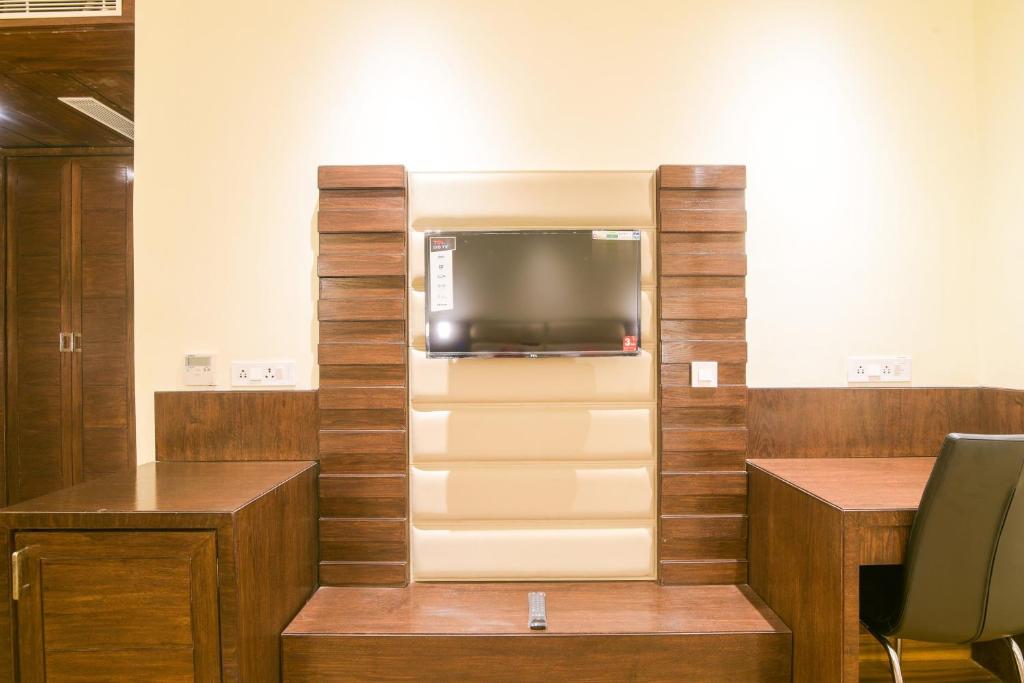 an office cubicle with a flat screen tv at Super OYO 77736 Hotel Starlight in Kānpur