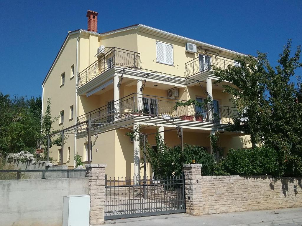 Budova, kde se apartmán nachází