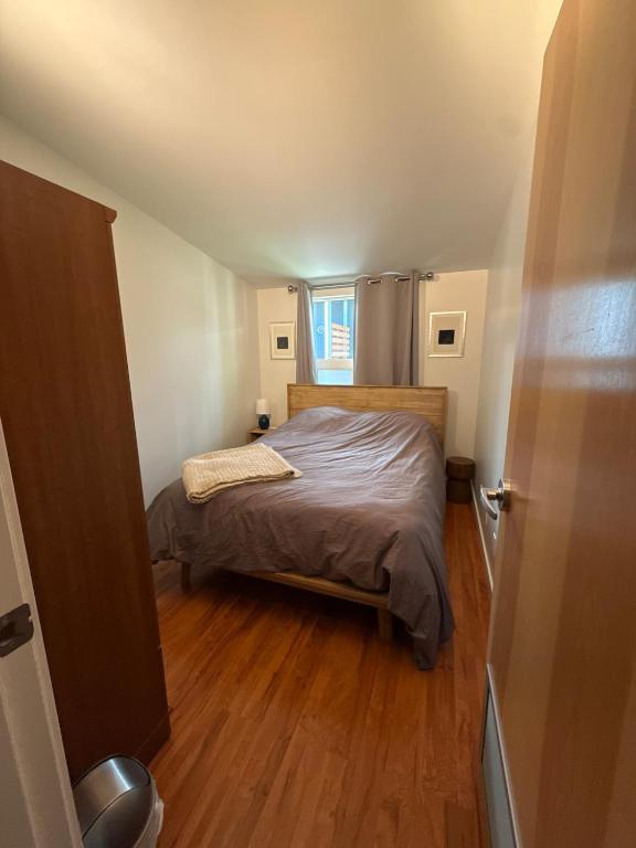 a small bedroom with a bed and a window at The Hanson Hideaway in Whitehorse