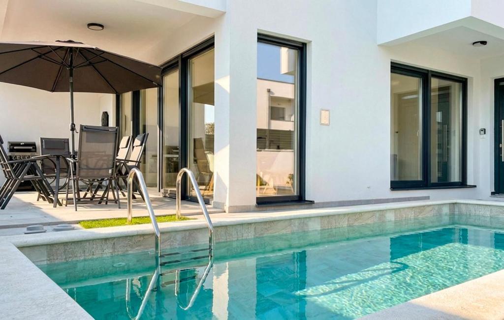 Lovely Home In Milcetici