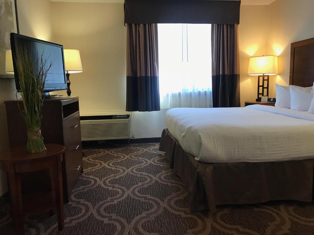 Postel nebo postele na pokoji v ubytování Ashmore Inn and Suites Lubbock