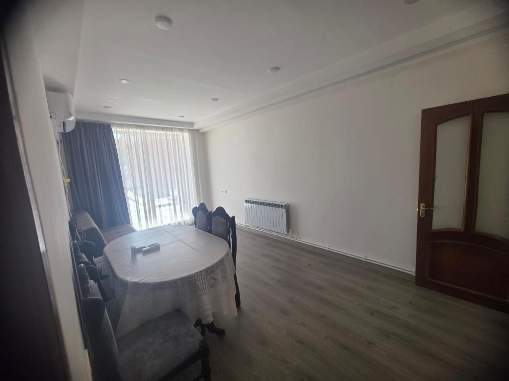 فضای داخلی Royal Apartment #4 در ایروان - تصویر ۳