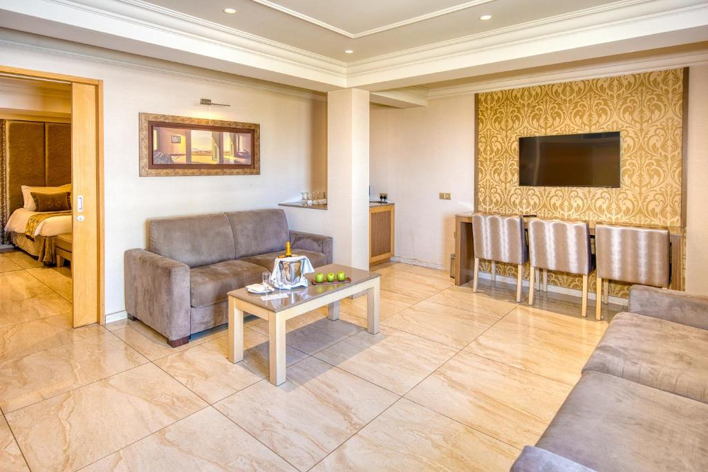 Adams Beach Hotel & Spa - 