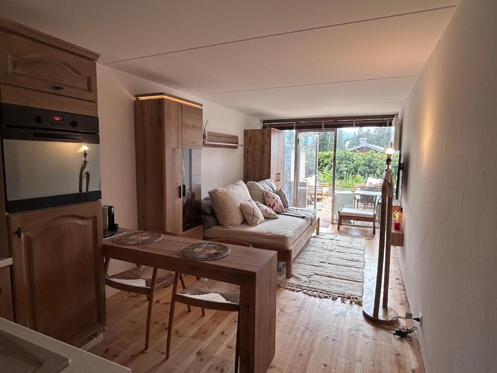 Studio Alpine Haven with Pool and Terrace Hotel L'Étrier Access