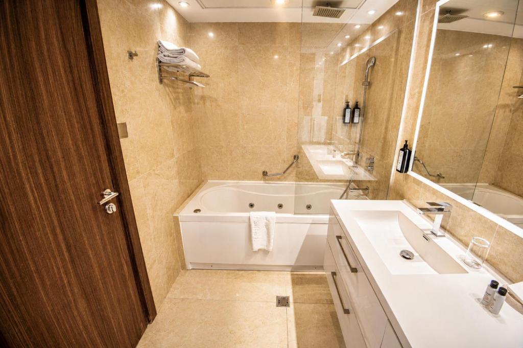 Adams Beach Hotel & Spa - 