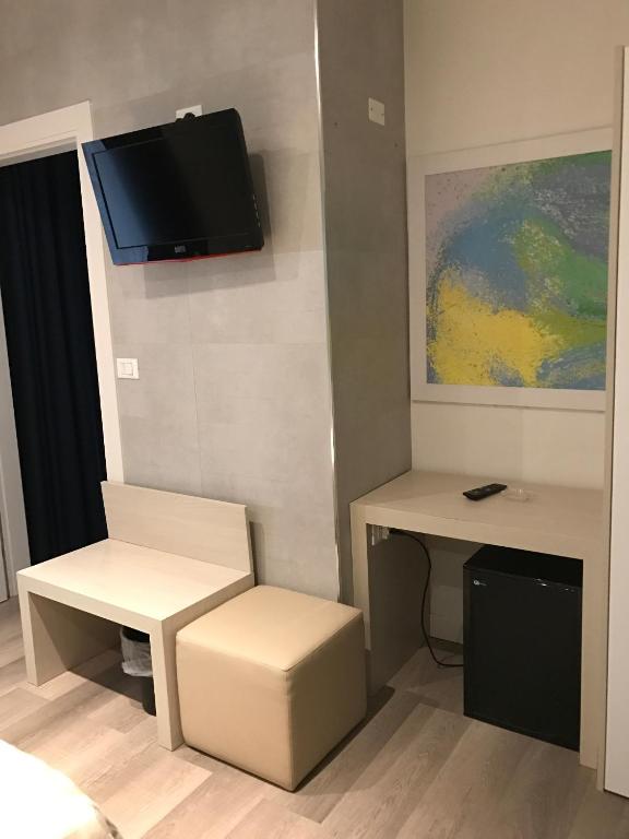 TV a/nebo společenská místnost v ubytování Hotel Colombo