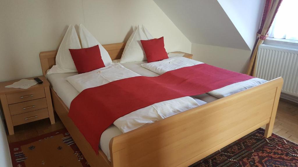 A bed or beds in a room at Privatpension Lang