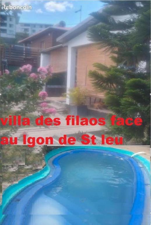a picture of a swimming pool in front of a house at villa des Filaos et du lagon 0693-70'59'79 in Saint-Leu