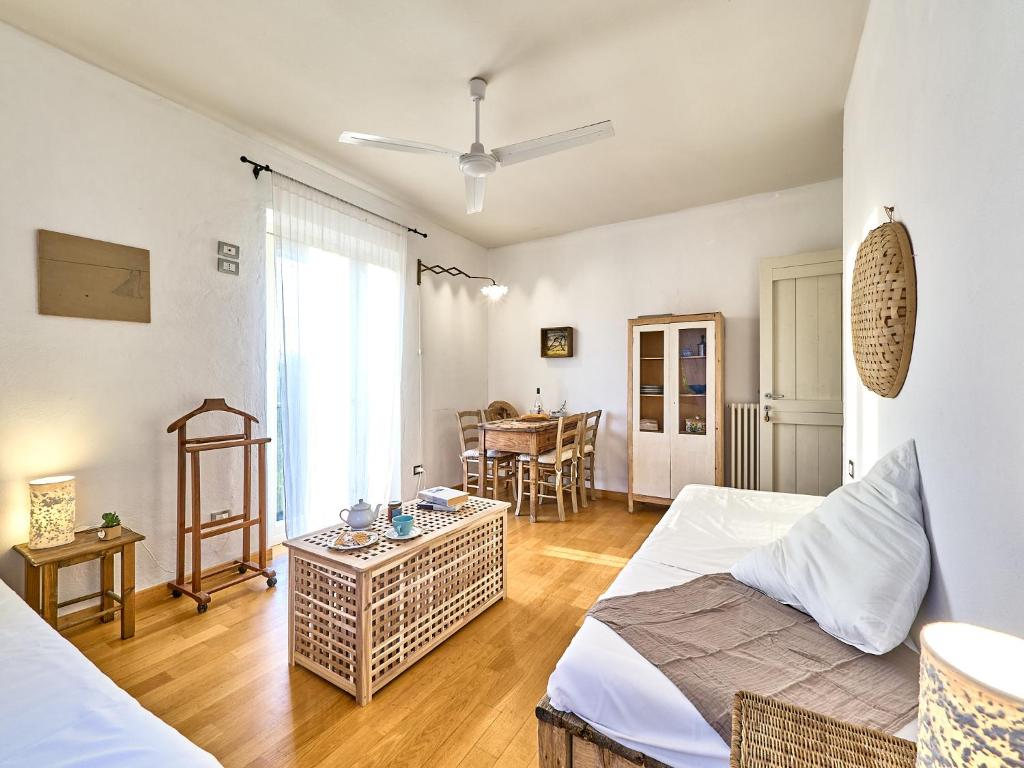 a living room with two beds and a table at Agriturismo Campoletizia in Miglianico