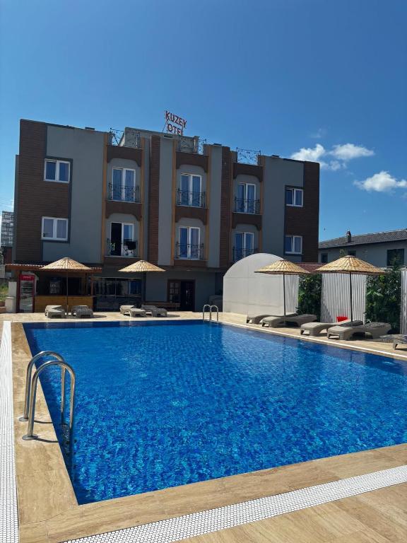 a large swimming pool in front of a building at KUZEY OTEL in Sinop