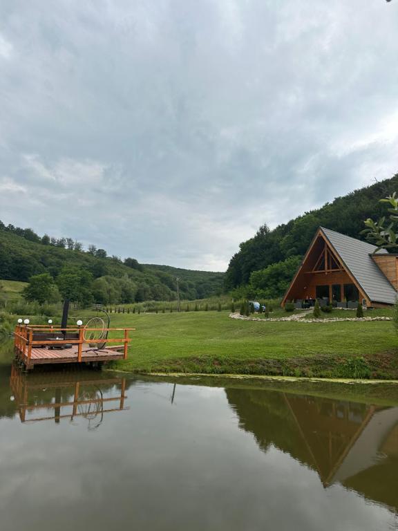 a boat on the water next to a barn at A pe lac in Boiu
