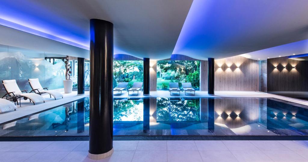 Bazén v ubytování Hotel Wiesenhof nebo v jeho okolí