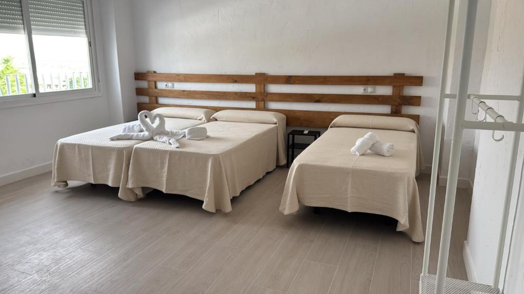 a bedroom with two beds with white towels on them at VTAR Casa Carmen en Gilena in Gilena