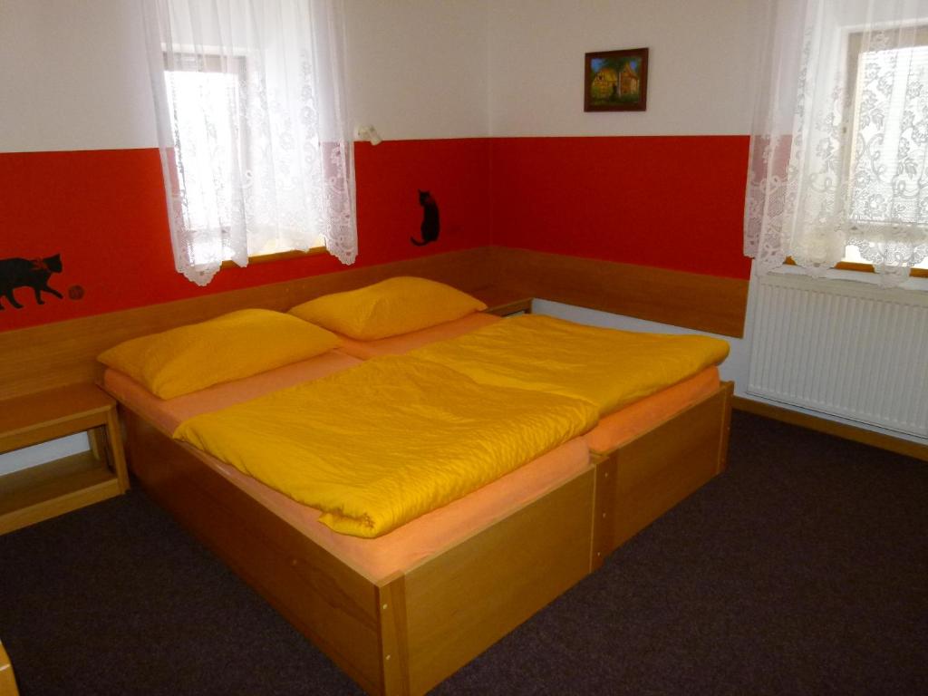 Postel nebo postele na pokoji v ubytování Hotel Pelikan