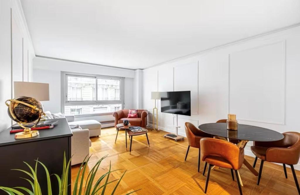 Parisian Luxe 2BR Walk to Arc de Triomphe-Champs