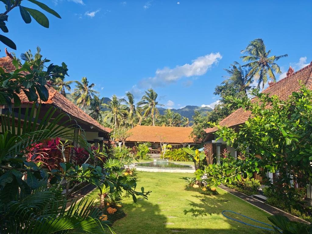 a view of the courtyard of a resort at Mandala Home Villa in Culik