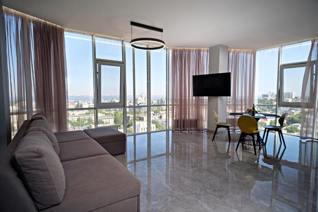 Apartments with a terrace and panoramic sea and city views головне фото