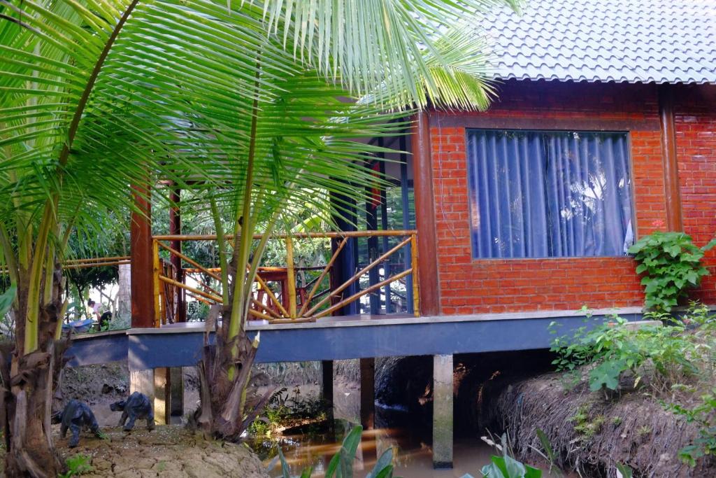 Homestay Nam Hàm Luông - 
