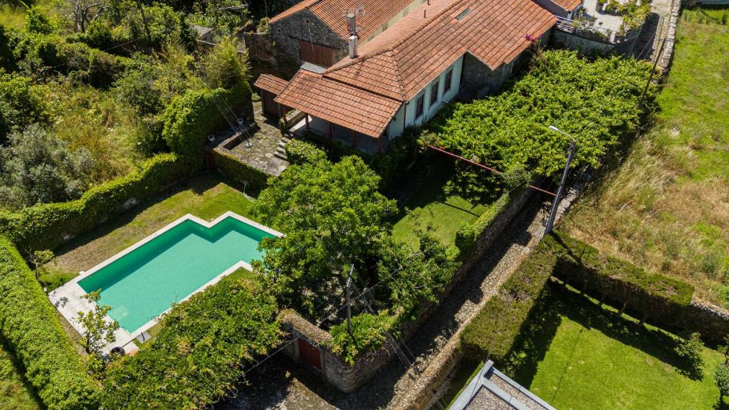 an overhead view of a house with a swimming pool at Just Like Home - Casa do Cruzeiro in Moledo