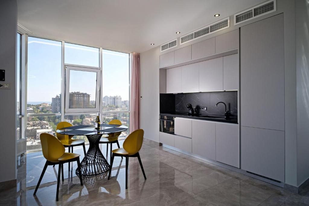 Apartments with a terrace and panoramic sea and city views фото 5