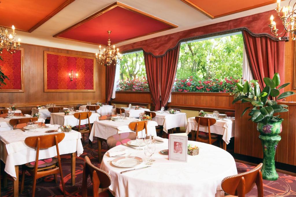 Restaurace v ubytování Hôtel d'Etigny