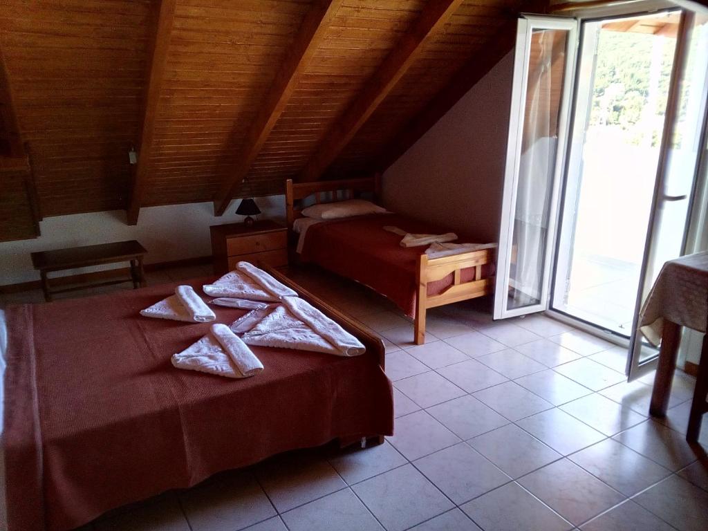 Voodi või voodid majutusasutuse Nicolas Rooms toas