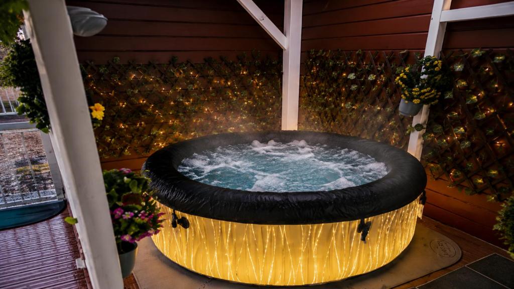 a hot tub on the back of a house at BungalowFlo - Maison de vacances avec Spa in Petit-Canal