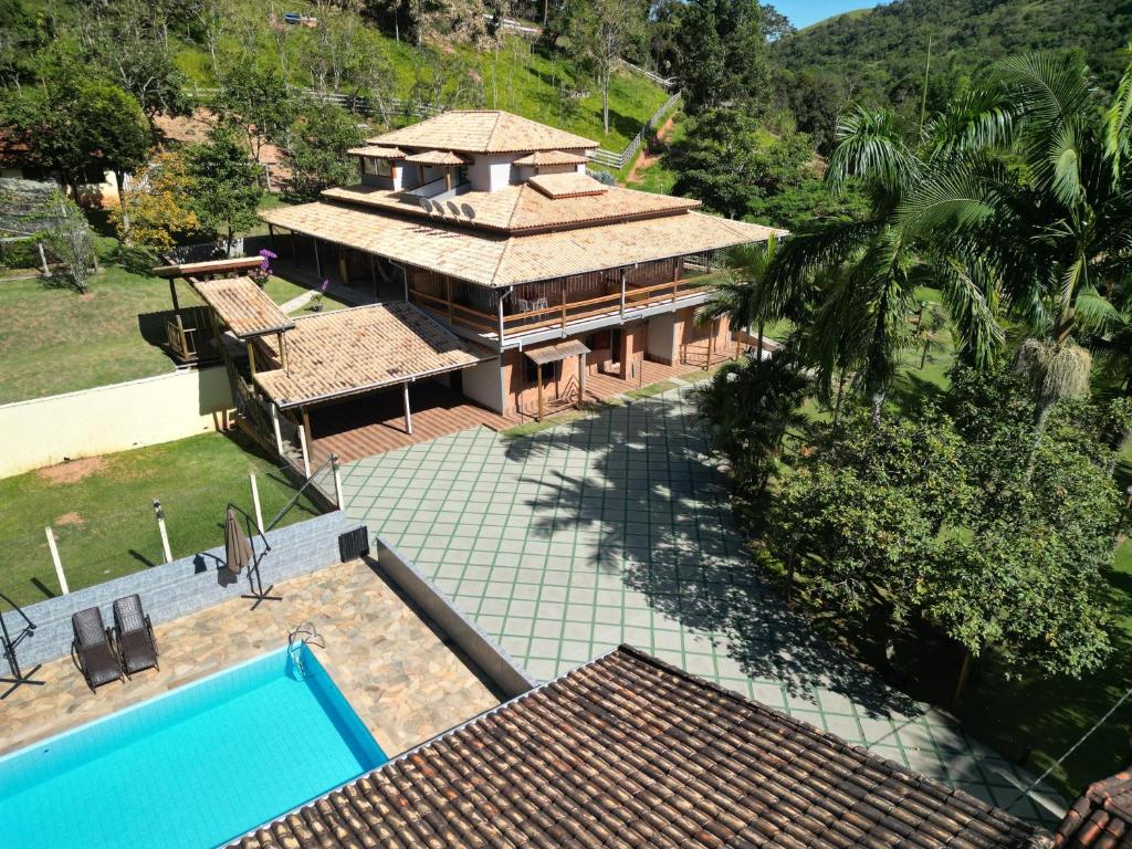 an aerial view of a house with a swimming pool at Pousada Toledo in Cunha