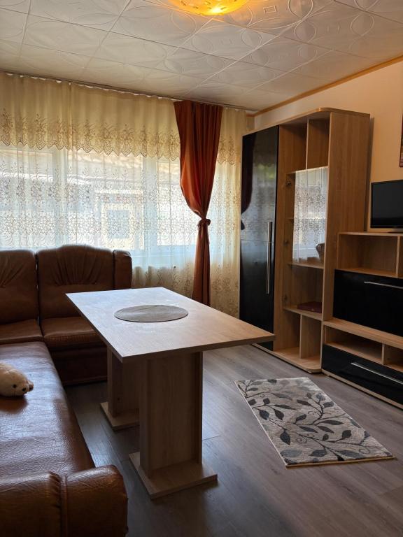 a living room with a table and a couch at Apartament Iulia in Orşova
